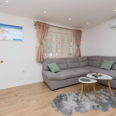 Apartment Strawberry Makarska Exterior foto