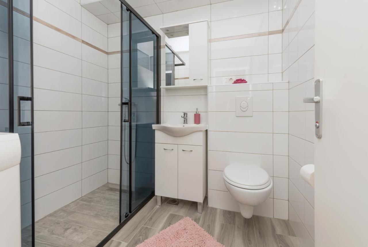 Apartment Strawberry Makarska Exterior foto