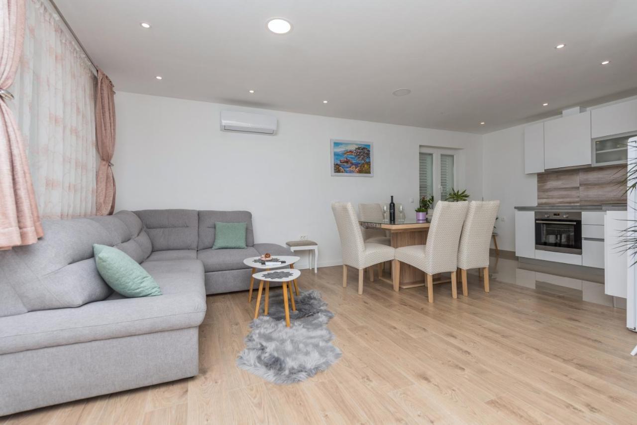 Apartment Strawberry Makarska Exterior foto