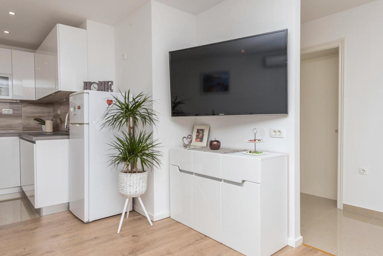 Apartment Strawberry Makarska Exterior foto